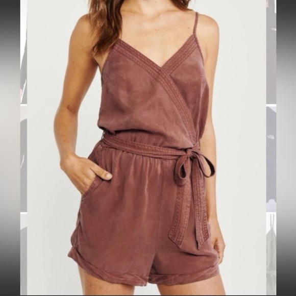 Abercrombie and fitch Rustic Red Romper Size Small - Picture 1 of 2